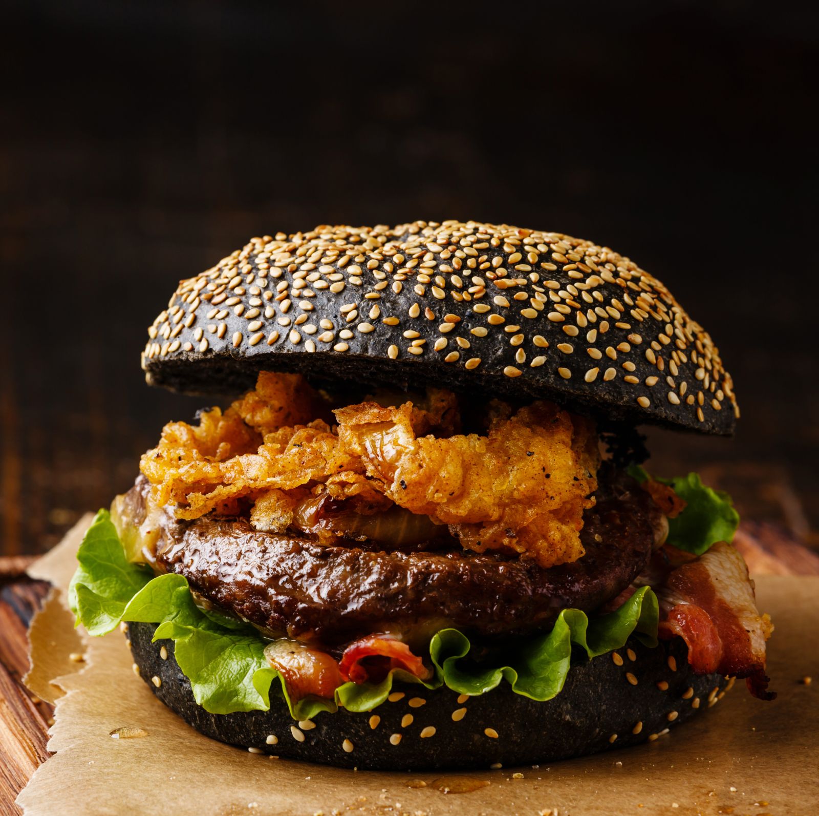 Burger signature au bun black sésame Maison du Bun