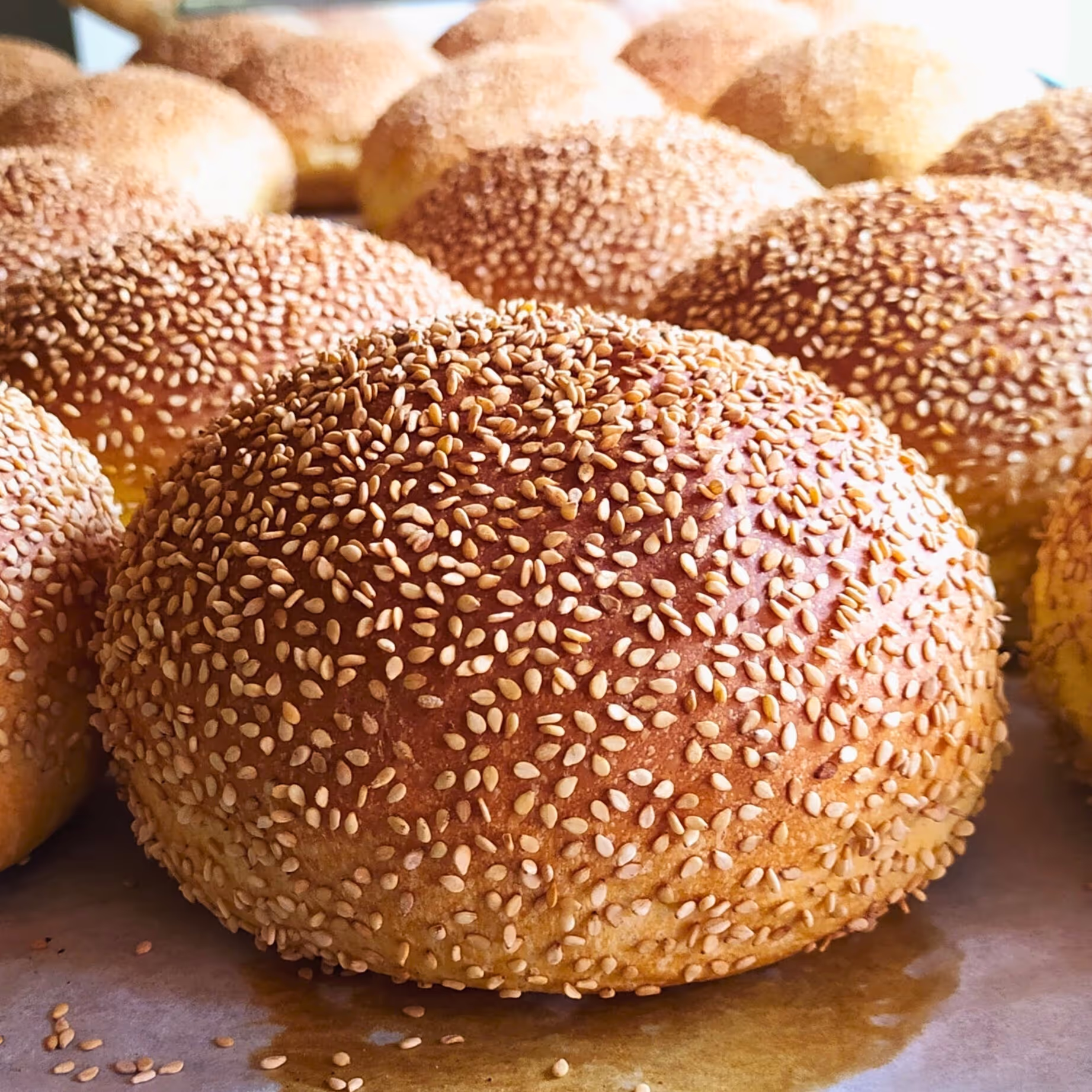 Buns dorés au sésame